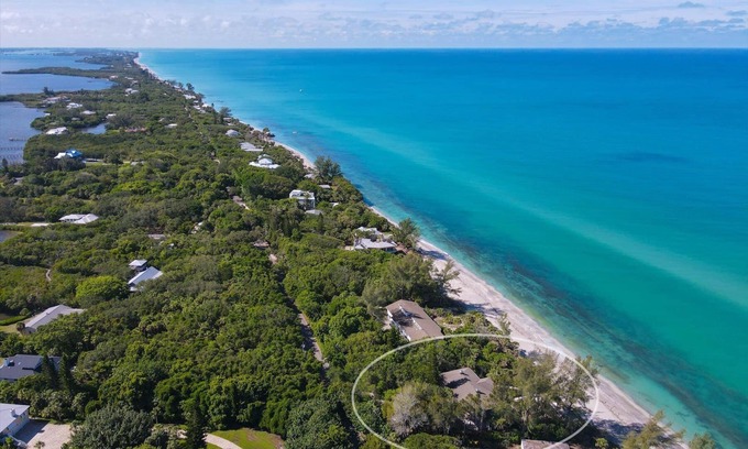 Englewood House | Turtle Nest - 3 bedroom Beachfront home located on canopy lined road of Manasota Key.