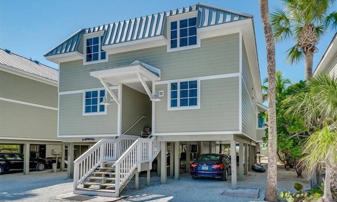 Boca Grande House | Turtleback 11 - 3 Bed/3 Bath - Beachfront - Community Pool - Close to Village - Sleeps 6