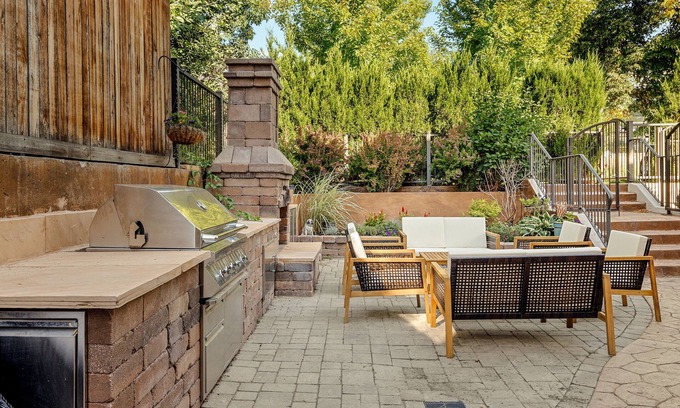 Cherry Creek Condo | Tuscan Cherry Creek Gem | Dine and Shop Nearby