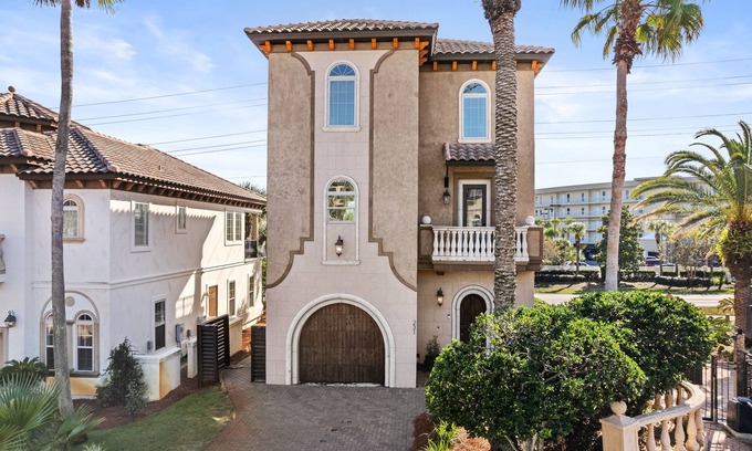 St. Tropez House | Tuscan Luxury Villa: Private Beach, Updated Kitchen, Golf Cart, Arcade, & more 🖤