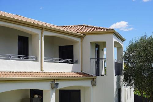 Havelock North Apartment | Tuscan Villa with a View