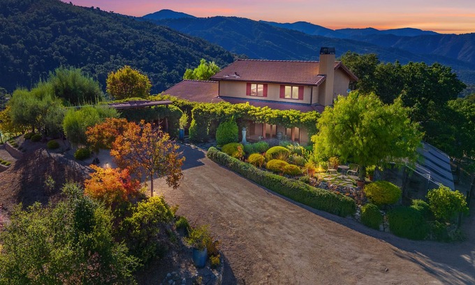Carmel Valley House | Tuscan Vineyard Retreat with 360 Views and Pool