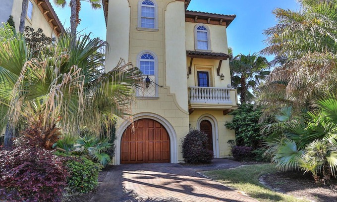 St. Tropez House | Tuscany-Pet Friendly-Pool-Close to Beach