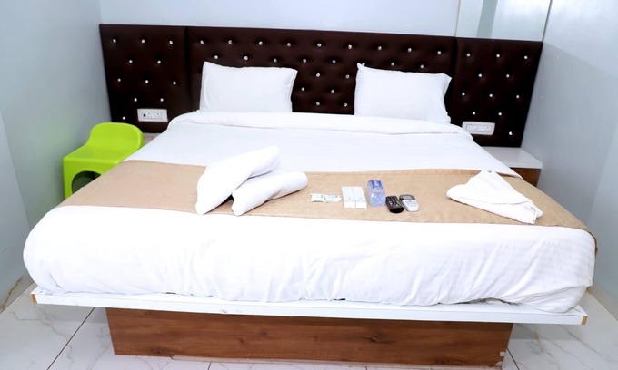 Tuljapur Hotel | Twarita Executive Lodge