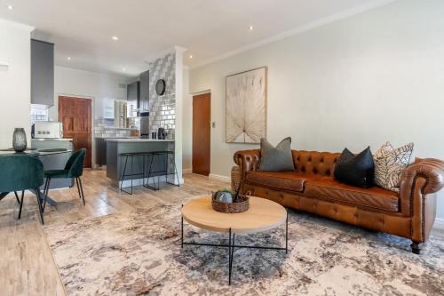 Gordons Bay Central Apartment | Tweede Boom by Host Agents