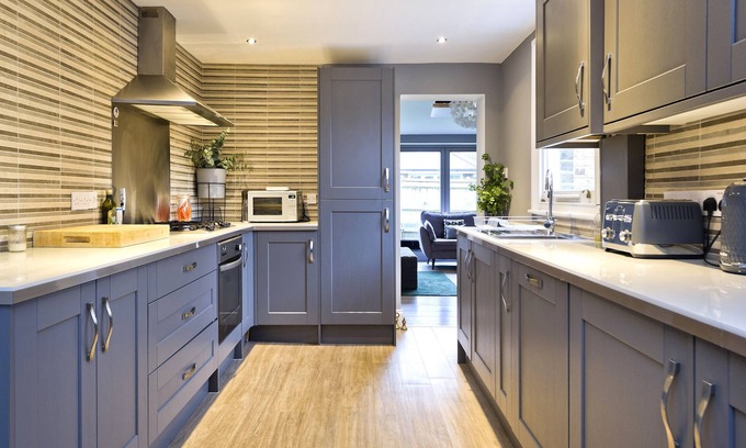 South Twickenham Apartment | Twickenham Green - Two Bedroom Apartment, Sleeps 4