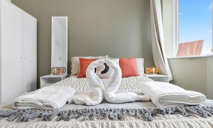 Whitton Apartment | Twickenham Retreat 2 bed Beauty
