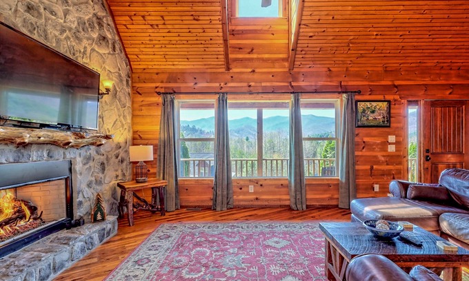 Hiawassee Cabin | Twilight Moon - by Chatuge Home Concierge Hot Tub, Fire pit & Pool Table, mountain view