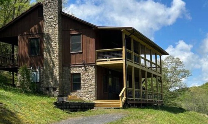 Springmaid Mountain Cabin | Twin Falls Cabin Top & Bottom Combined