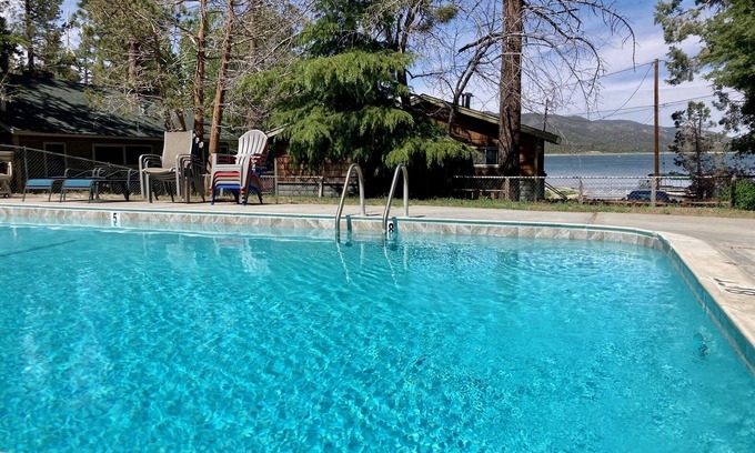 Big Bear Lake Hotel | Twin Pines #111