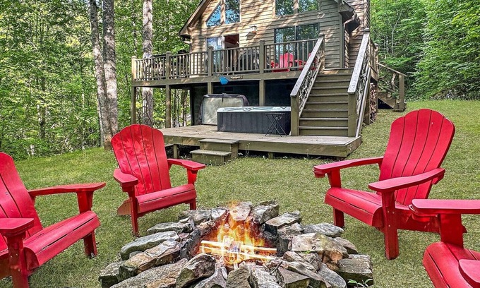 Robbinsville Cabin | Twin Pines - Free Brewery Tour Passes - Secluded Cabin - Convenient to Fontana