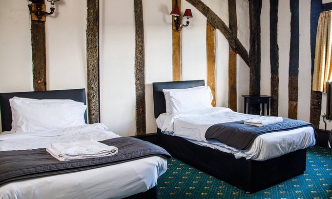 Bordesley House | Twin Room 4 at the Old Crown Hotel