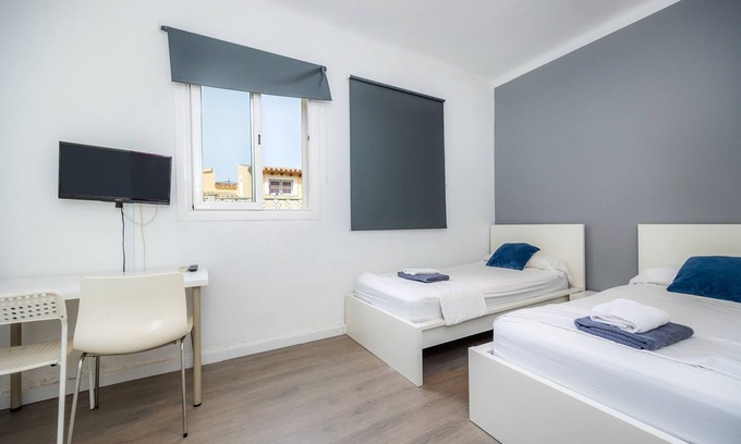 Can Pastilla Apartment | Twin room Nº5' with Shared Terrace, Wi-Fi and Air Conditioning