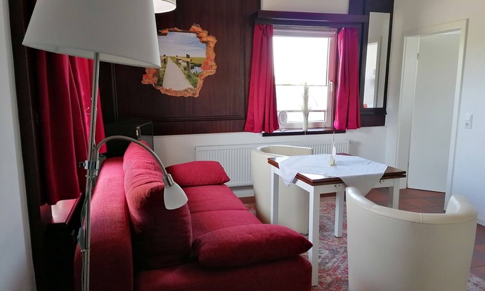 Friedrichskoog-Spitze House | Twin room on the ground floor - Hotel Möven - Kieker