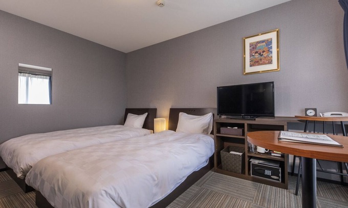 Higashiyama Hotel | Twin Room River view