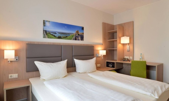 Altstadt House | Twin room, shower, WC, separate beds - City-Hotel Kurfürst Balduin