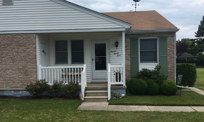 Village Green House | Twin Shore Home in Village Green