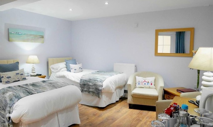 Mumbles Bed & Breakfast | Twin Standard Room Ensuite@Norton House Hotel
