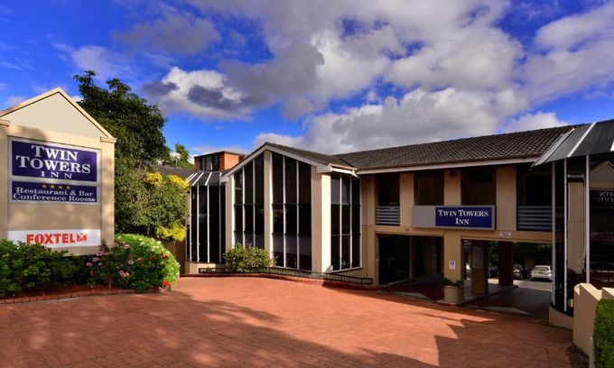 Greenwich Hotel | Twin Towers Inn
