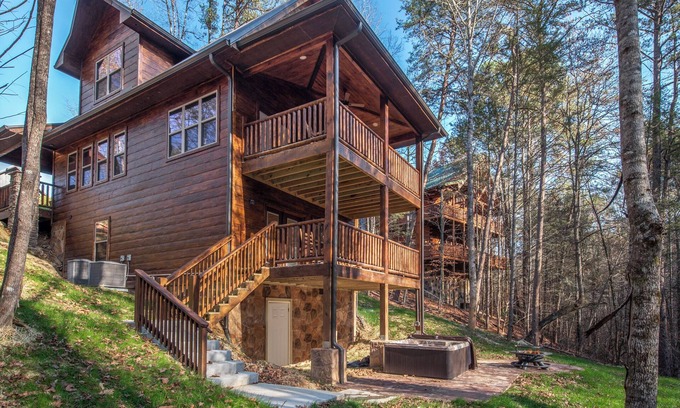 Gatlinburg - Pigeon Forge Cabin | Twisted Pines
