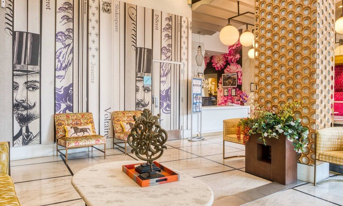 Old Louisville Apartment | TWO 800 Tower Cozysuites w sky Pool Lounge 22fl