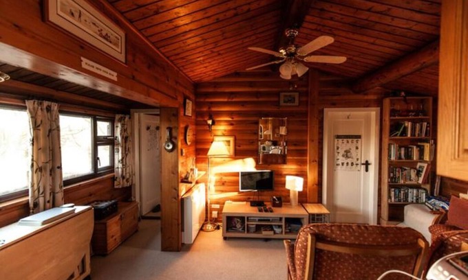 Bronaber Cabin | Two Bed Log Cabin in the Mountains