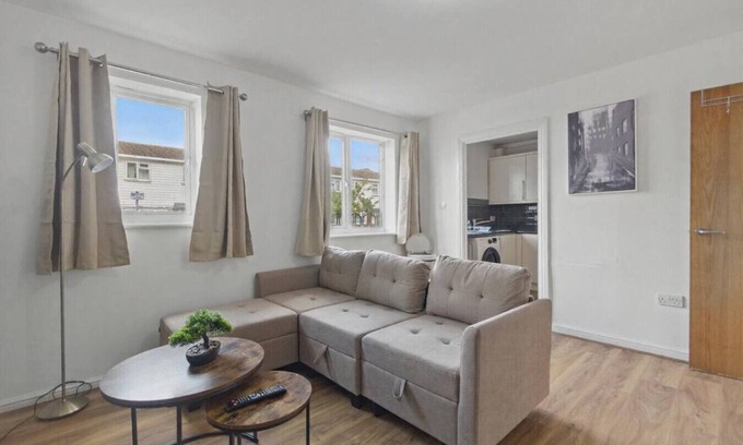 Custom House Apartment | Two Bed Serviced Apartment