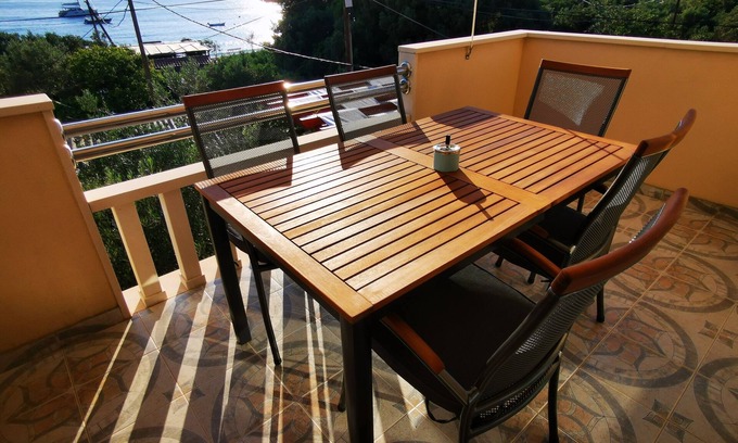 Drvenik Mali Apartment | Two bedroom apartment with terrace and sea view Drvenik Mali, Drvenik (A-16787-a)