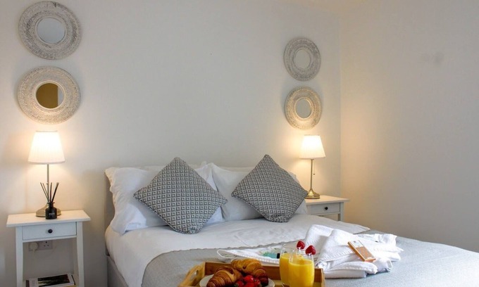 Walton Apartment | Two-Bedroom Apartment