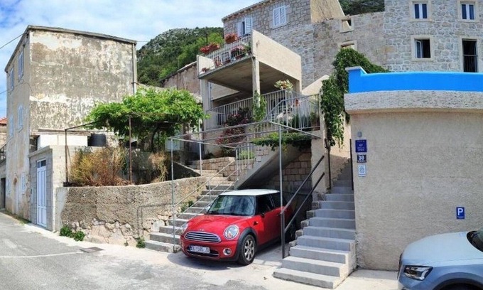 Babino Polje Apartment | Two bedroom apartment with terrace and sea view Babino Polje, Mljet (A-22322-a)