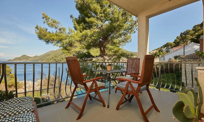 Sobra Apartment | Two bedroom apartment near beach Sobra, Mljet (A-22343-a)