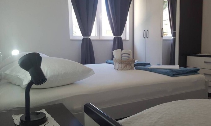 Dubrava Apartment | Two bedroom apartment with air-conditioning Luka Dubrava, Pelješac (A-24567-a)