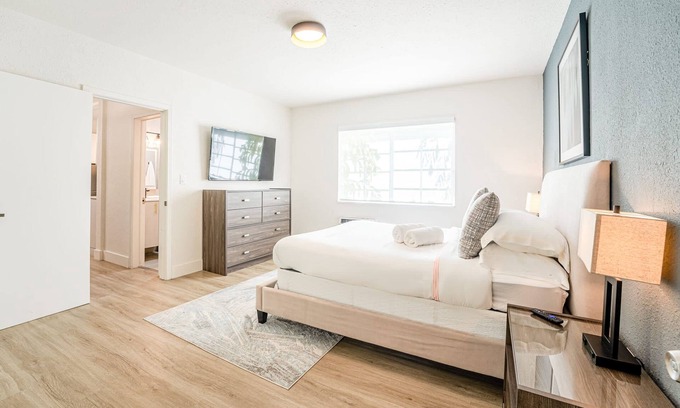 North Beach Apartment | TWO Bedroom Apartment