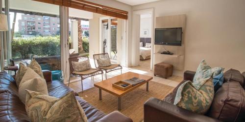 Victoria and Alfred Waterfront Apartment | Two Bedroom Apartment - fully furnished and design