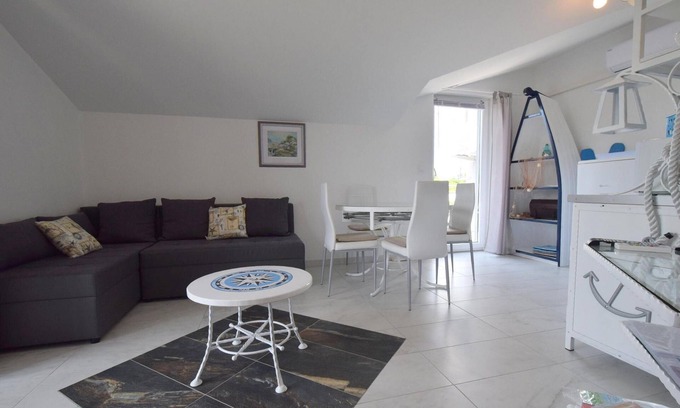 Gabonjin Apartment | Two bedroom apartment with balcony Gabonjin, Krk (A-19413-b)