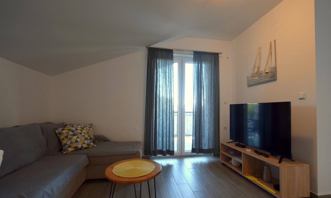 Gabonjin Apartment | Two bedroom apartment with balcony Gabonjin, Krk (A-19414-b)