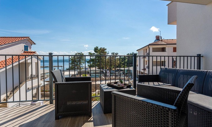 Porat Apartment | Two bedroom apartment with terrace and sea view Porat, Krk (A-19349-a)