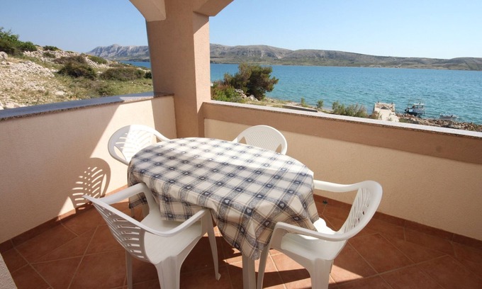Kustici Apartment | Two bedroom apartment near beach Kustići, Pag (A-6376-e)