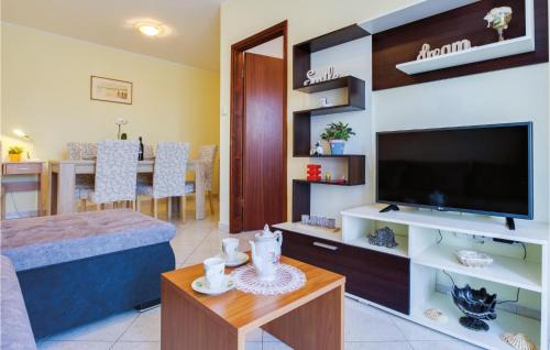 Zbandaj Apartment | Two-Bedroom Apartment In Porec