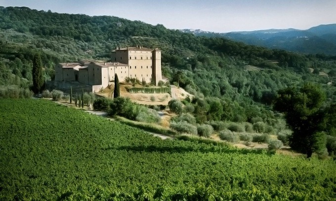 Seggiano House | Two Bedroom Apartment in a Medieval Castle