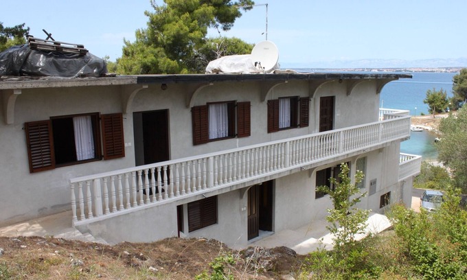 Municipality of Kali Apartment | Two bedroom apartment near beach Kali, Ugljan (A-345-b)