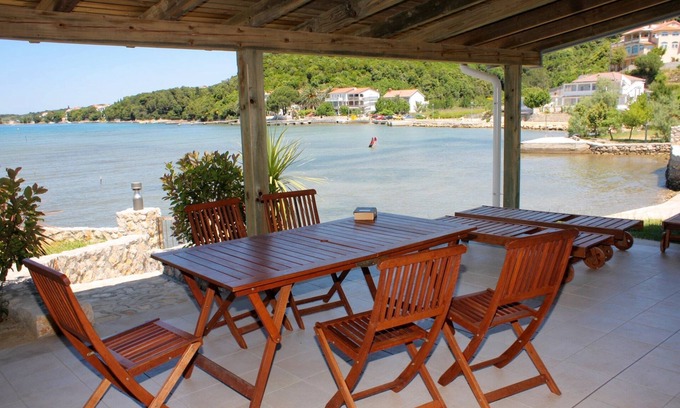 Kampor Apartment | Two bedroom apartment near beach Kampor, Rab (A-3213-b)