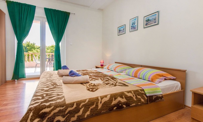 Pirovac Apartment | Two bedroom apartment with terrace Pirovac, Šibenik (A-6280-a)