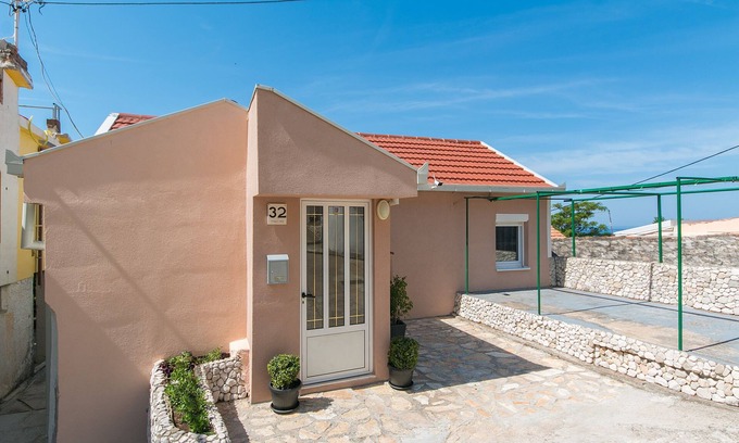 Brist Apartment | Two bedroom apartment with terrace Brist, Makarska (A-11039-c)