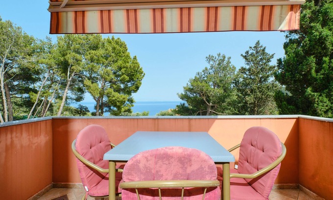 Cunski Apartment | Two bedroom apartment with terrace and sea view Ćunski, Lošinj (A-7867-a)