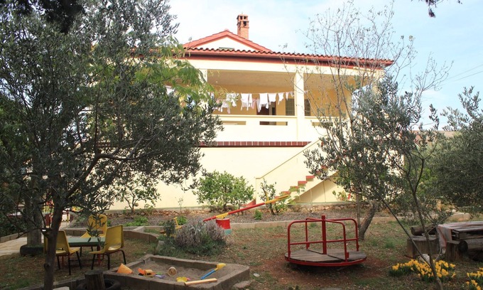 Ugljan Apartment | Two bedroom apartment with terrace Ugljan (A-8479-a)
