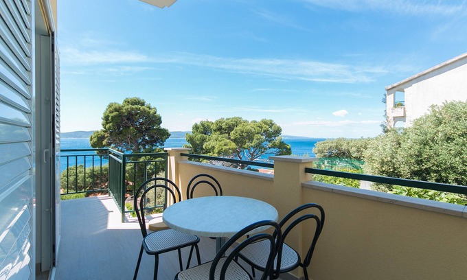Brela Apartment | Two bedroom apartment with balcony and sea view Brela, Makarska (A-2717-c)