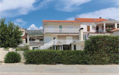 Kastel Kambelovac Apartment | Two-Bedroom Apartment With Sea View In Kastel Kambelovac