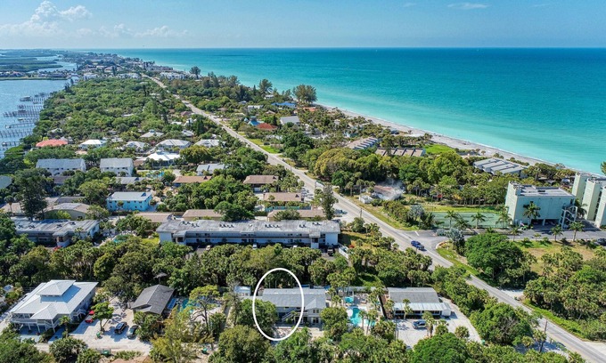 Englewood Apartment | Two bedroom beach and bay private getaway - just relax! Gecko House Manasota Key