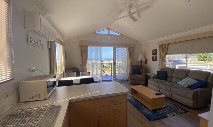 Apollo Bay Cabin | Two bedroom cabin in Apollo Bay's most popular Holiday Park
